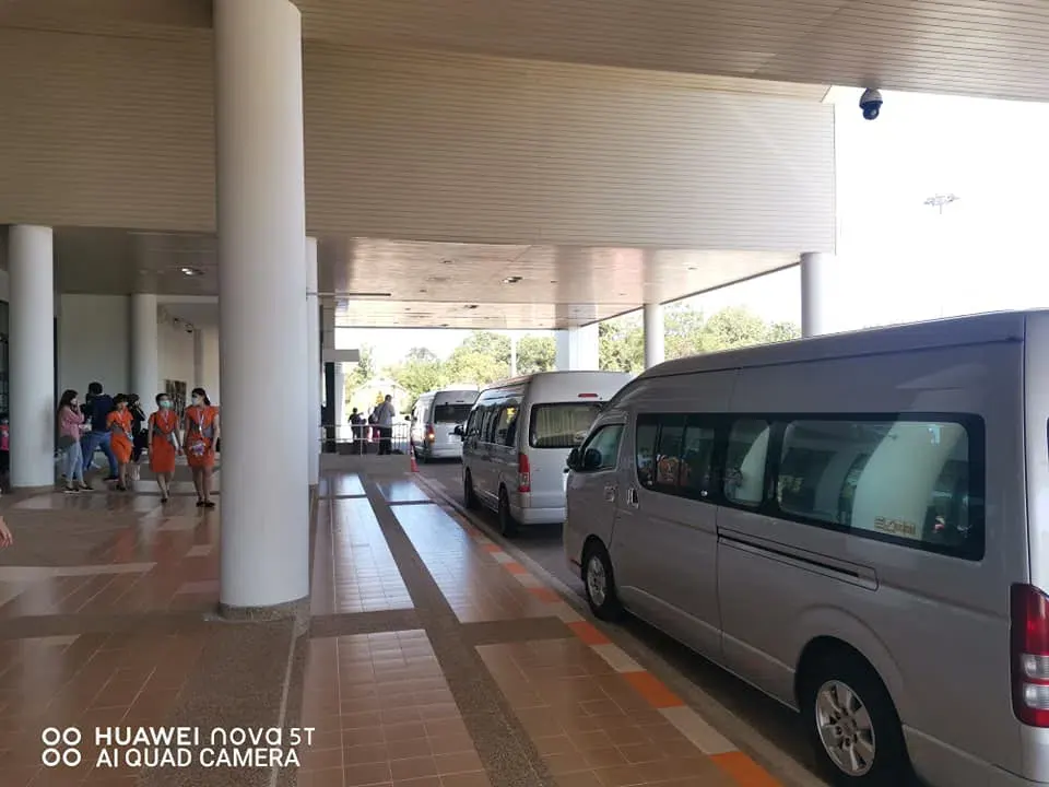 รถตู้สนามบินสกลนคร เช่ารถตู้สกลนคร